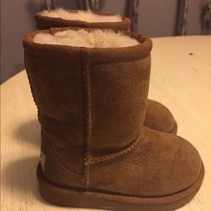 Toddler Uggs size 7